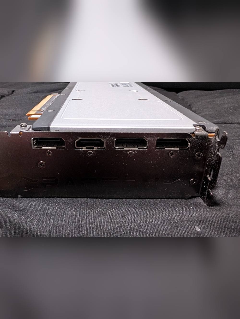 AMD Radeon 6700xt 12GB - Picture 5 of 6